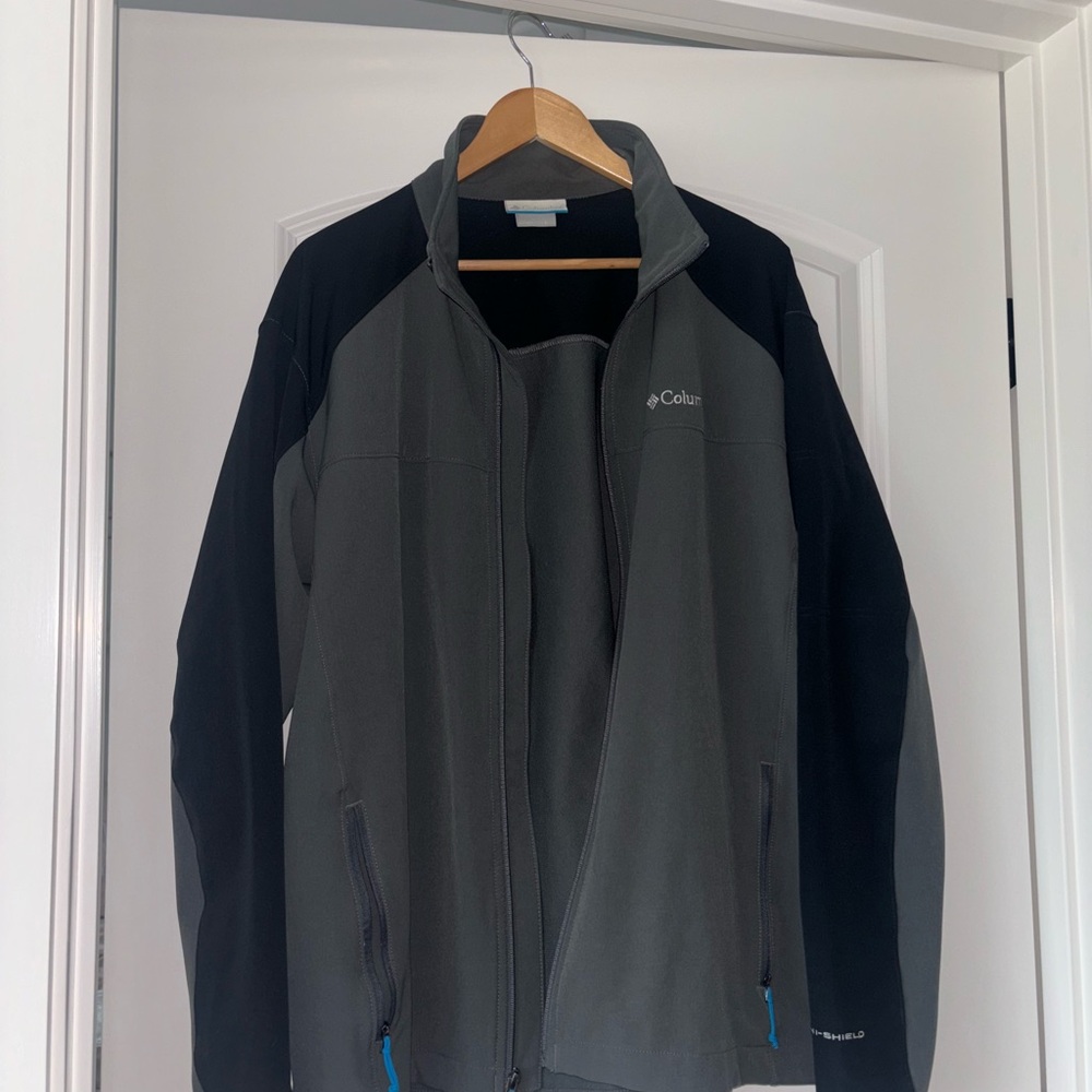 Columbia Men's Black and Gray Jacket